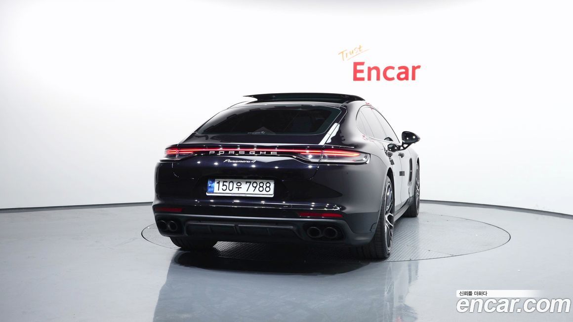 Porsche Panamera 2023