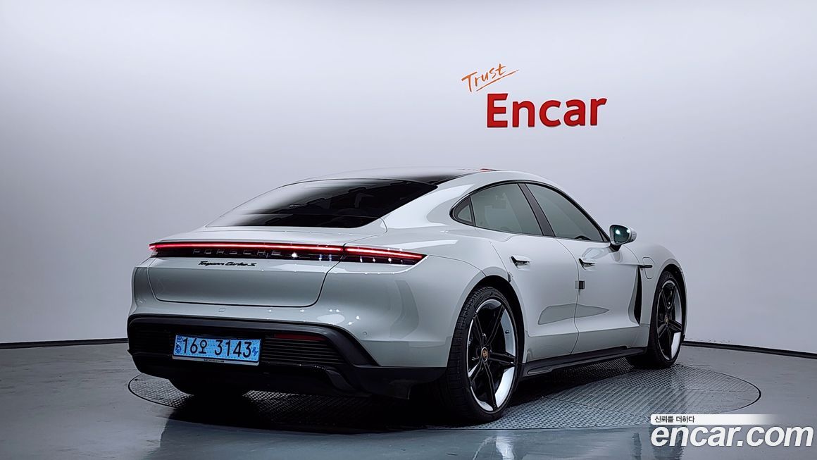 Porsche Taycan 2021