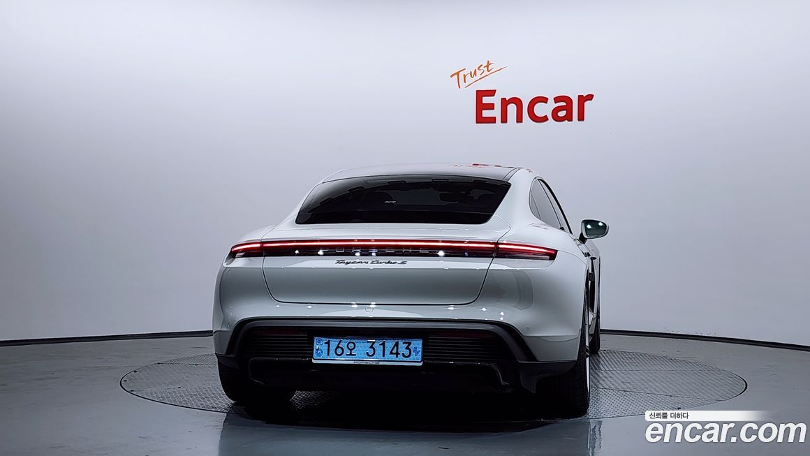 Porsche Taycan 2021