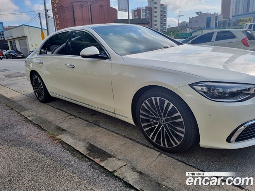 Mercedes-Benz S-Class 2023