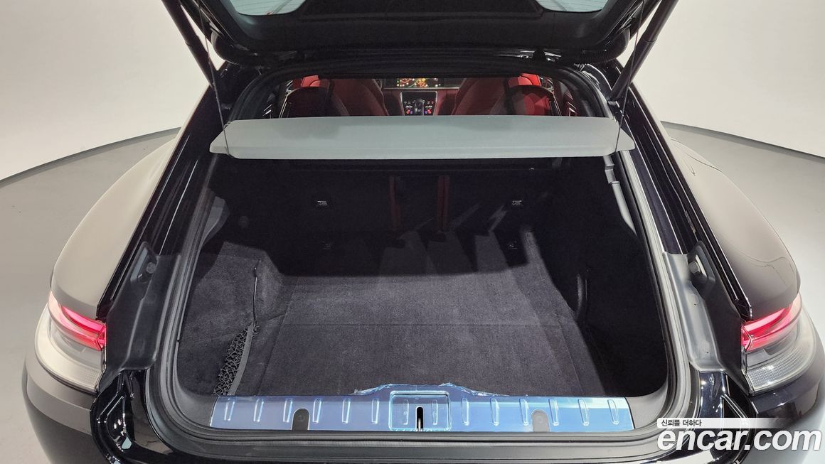 Porsche Panamera 2023