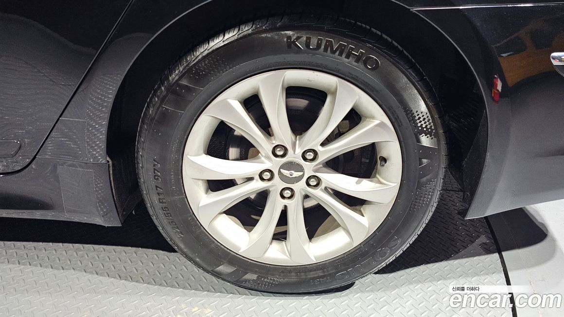 Hyundai Genesis 2013