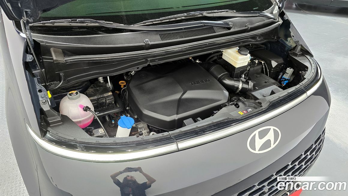 Hyundai Staria 2025