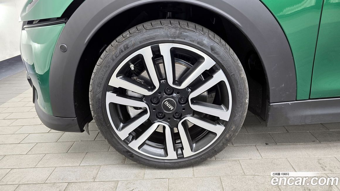 Mini Cooper Convertible 2024