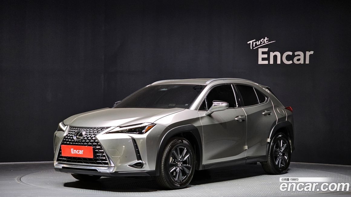 Lexus UX 2025