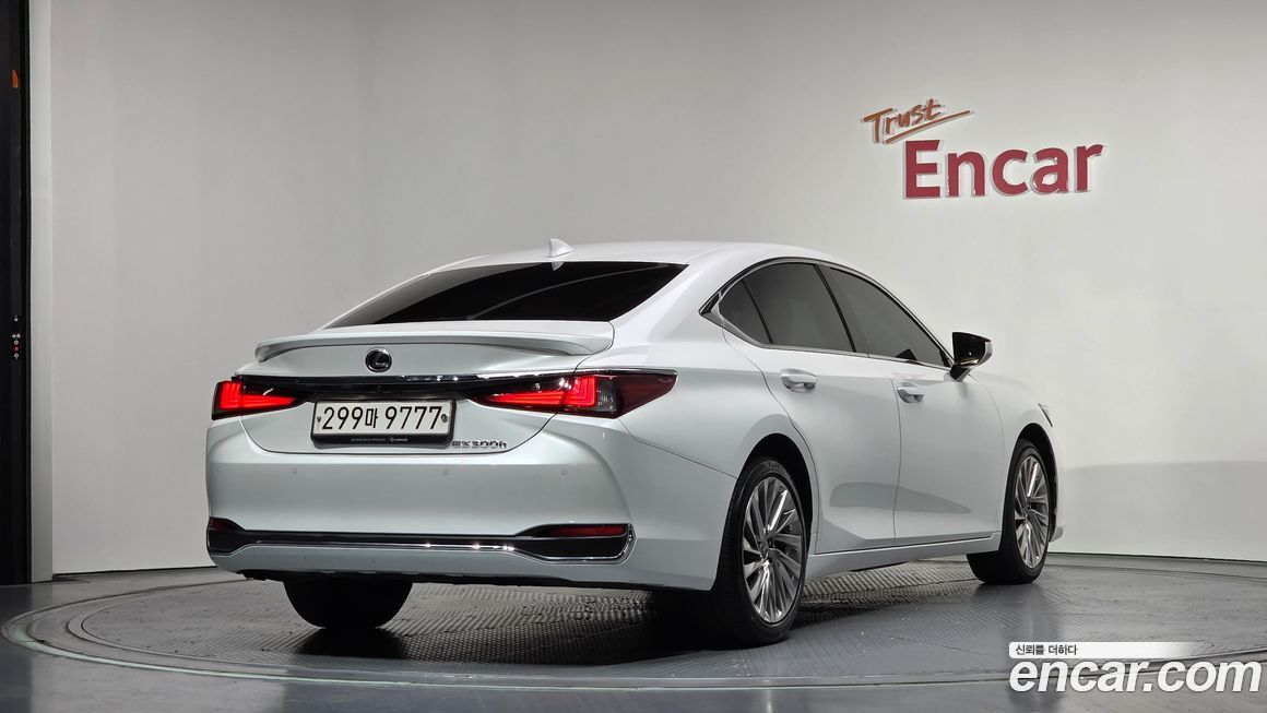 Lexus ES 2023