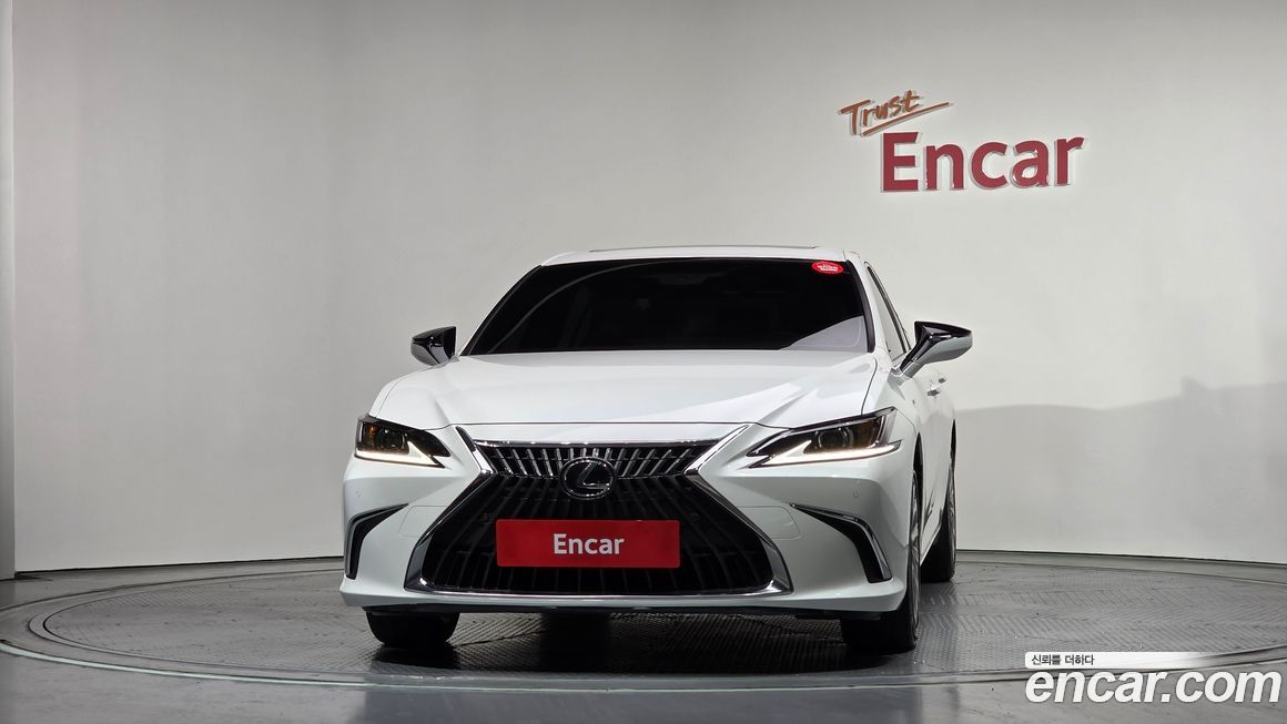 Lexus ES 2023