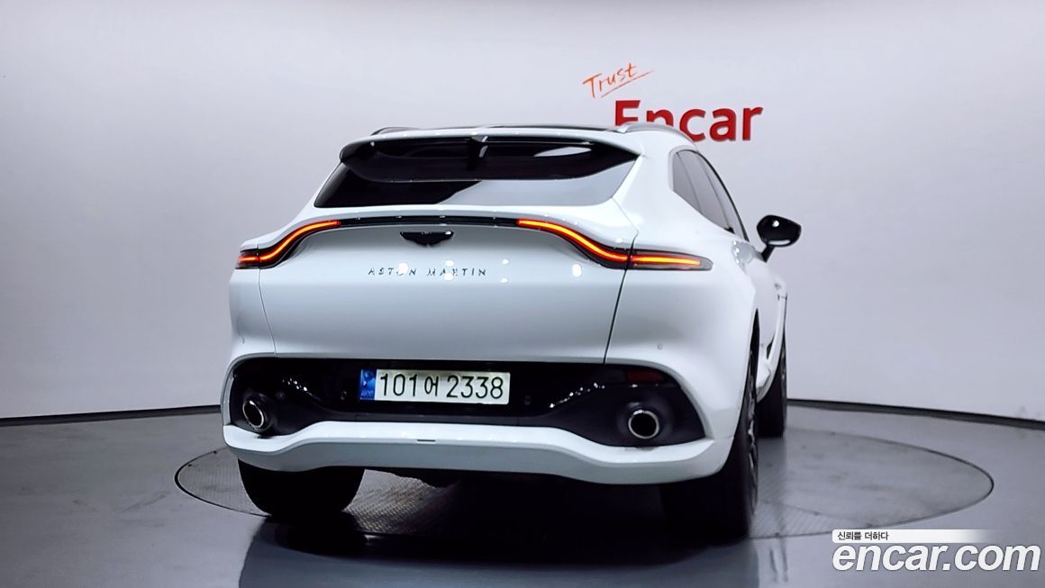 Astonmartin DBX 2021