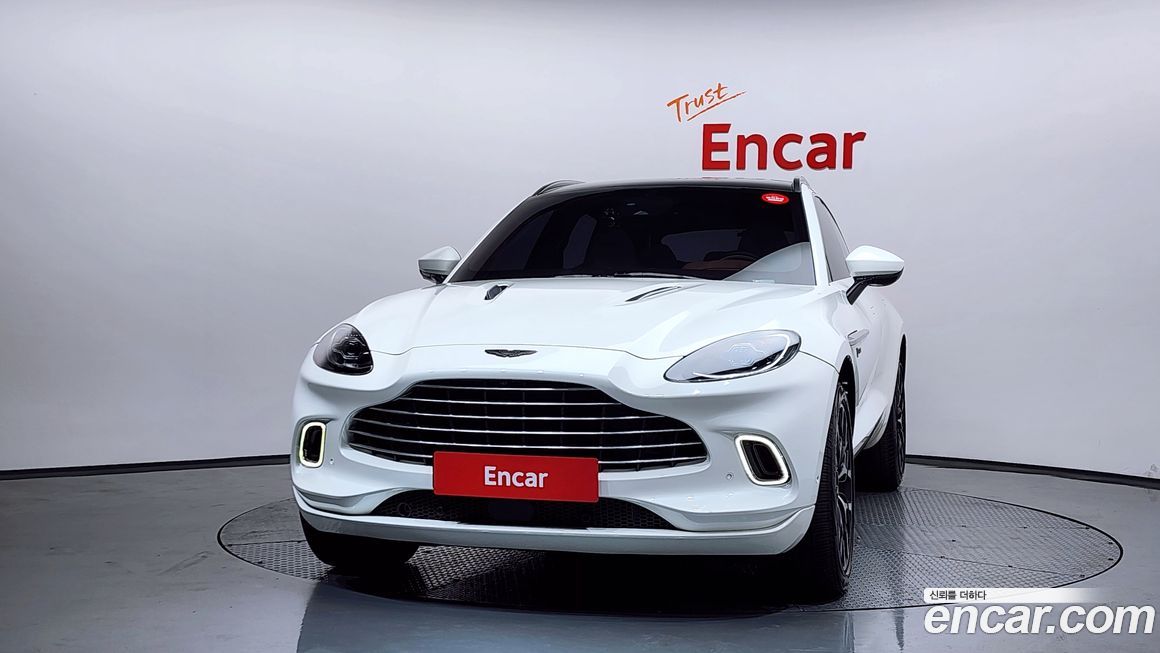 Astonmartin DBX 2021