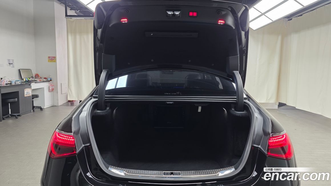 Mercedes-Benz S-Class 2023