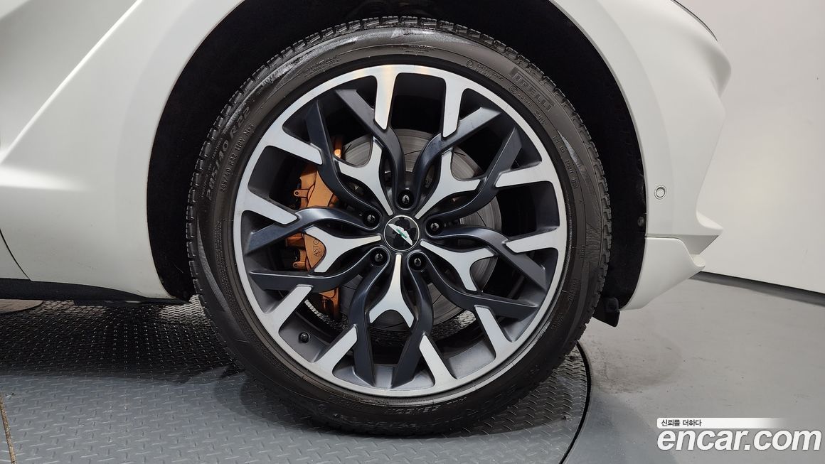 Astonmartin DBX 2021