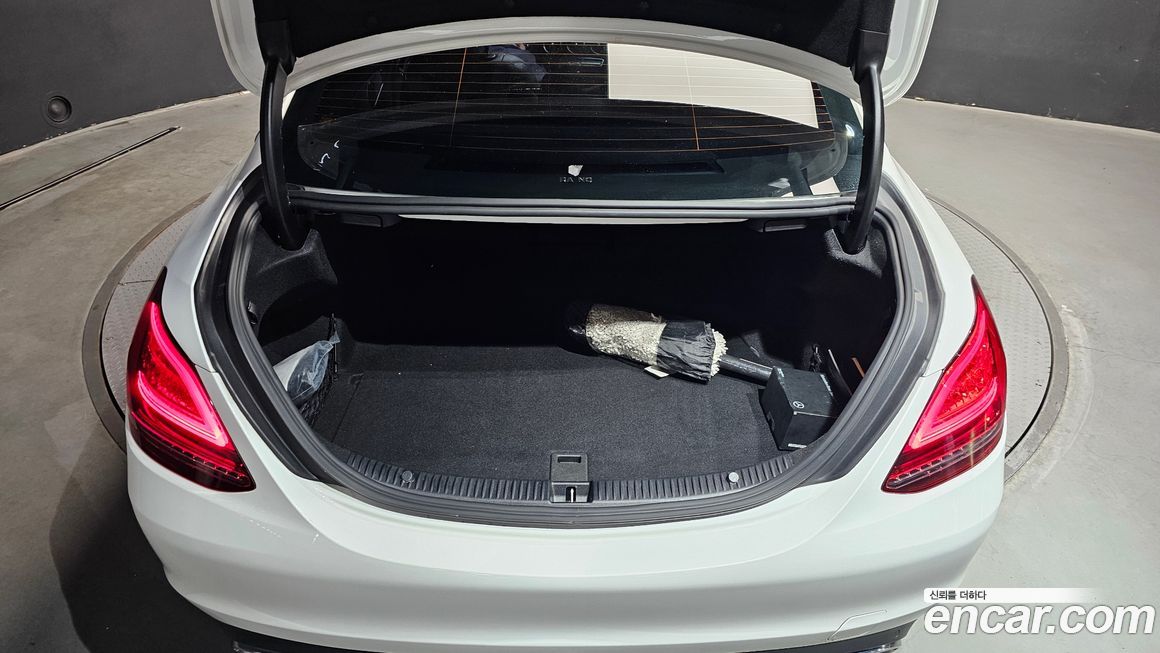 Mercedes-Benz C-Class 2020