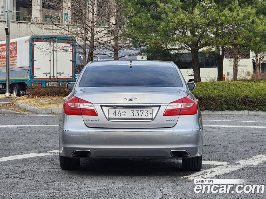 Hyundai Genesis 2012