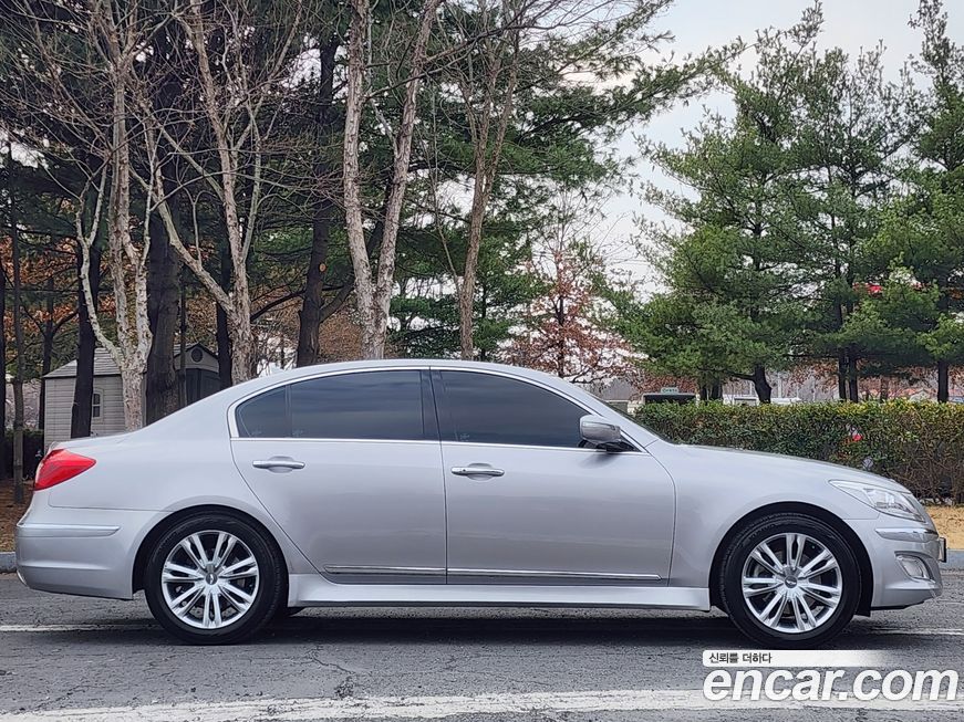 Hyundai Genesis 2012