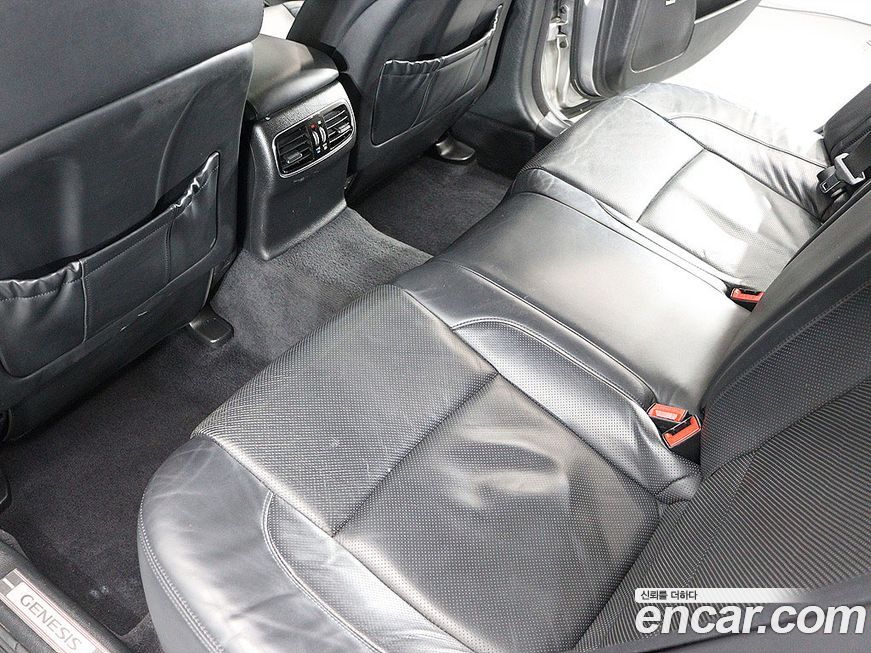 Hyundai Genesis 2013