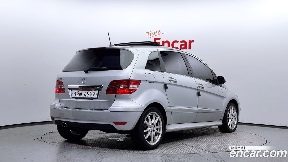 Mercedes-Benz B-Class 2011