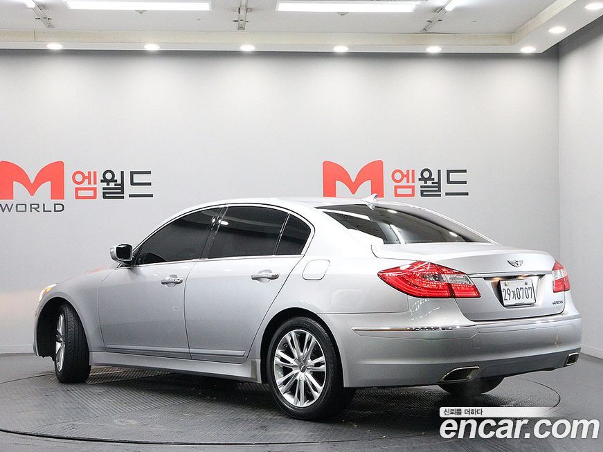 Hyundai Genesis 2013