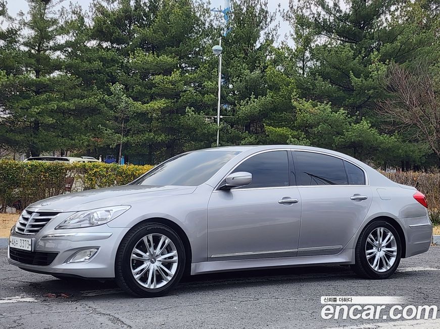 Hyundai Genesis 2012