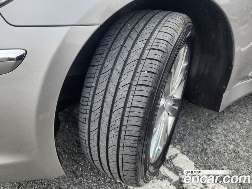 Hyundai Genesis 2012