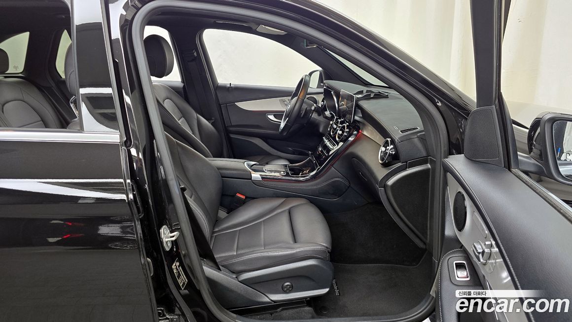 Mercedes-Benz GLC-Class 2021