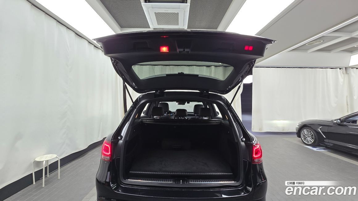 Mercedes-Benz GLC-Class 2021