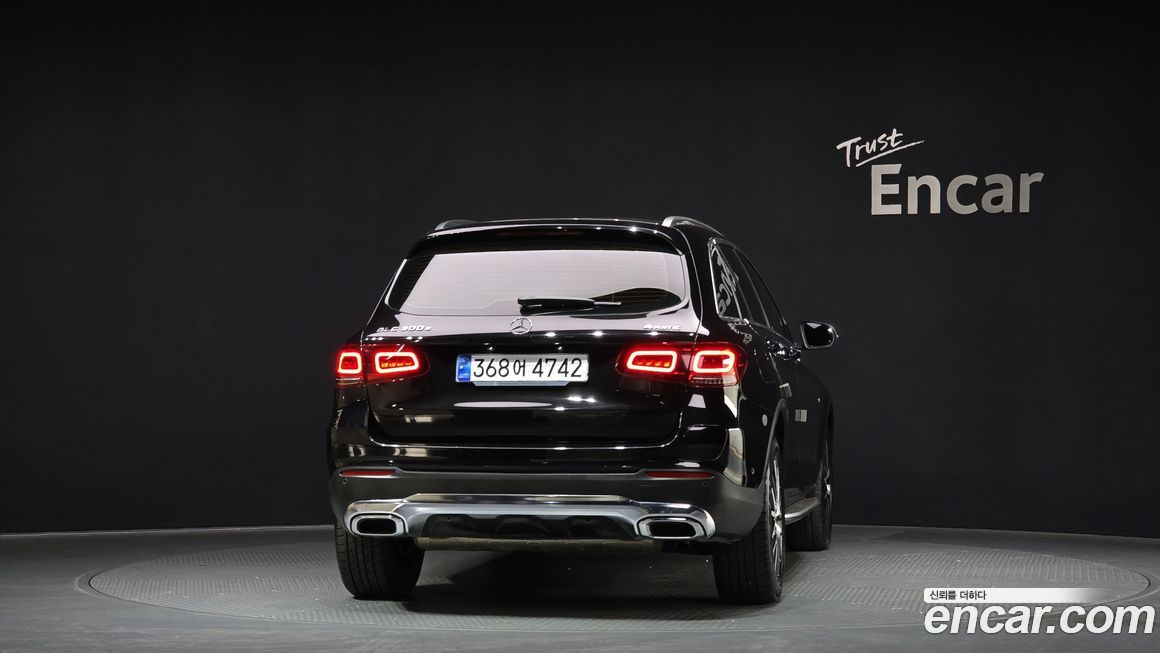 Mercedes-Benz GLC-Class 2021