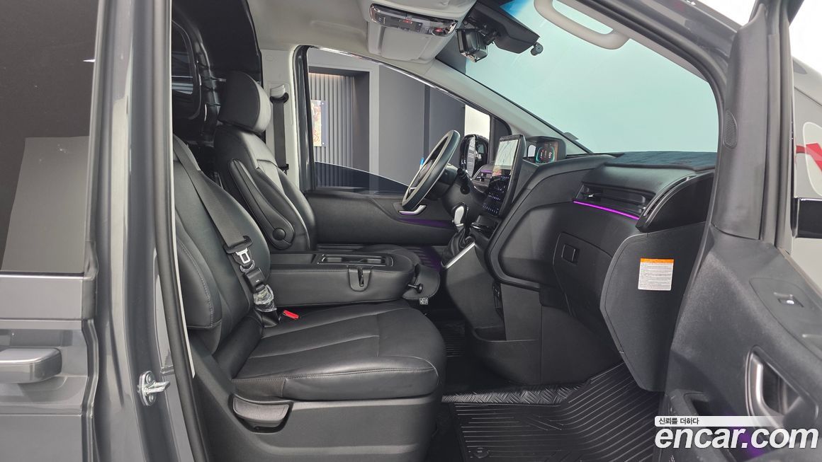 Hyundai Staria 2025