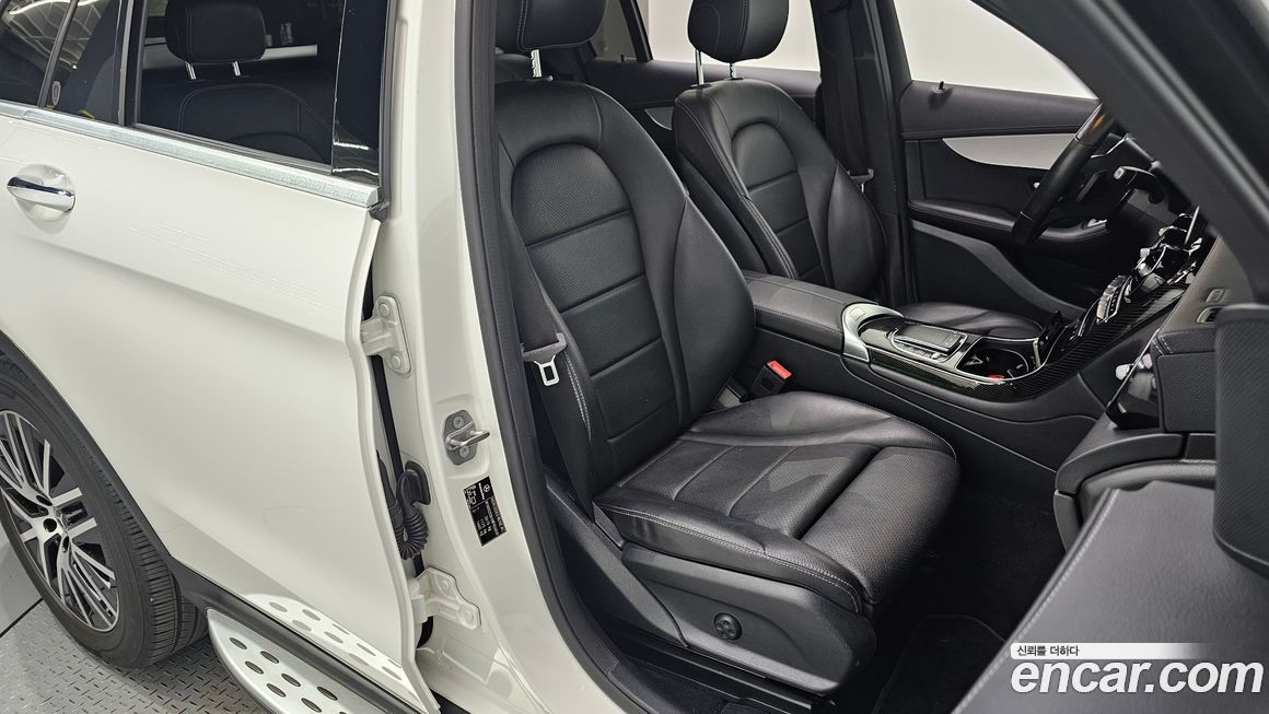 Mercedes-Benz GLC-Class 2021