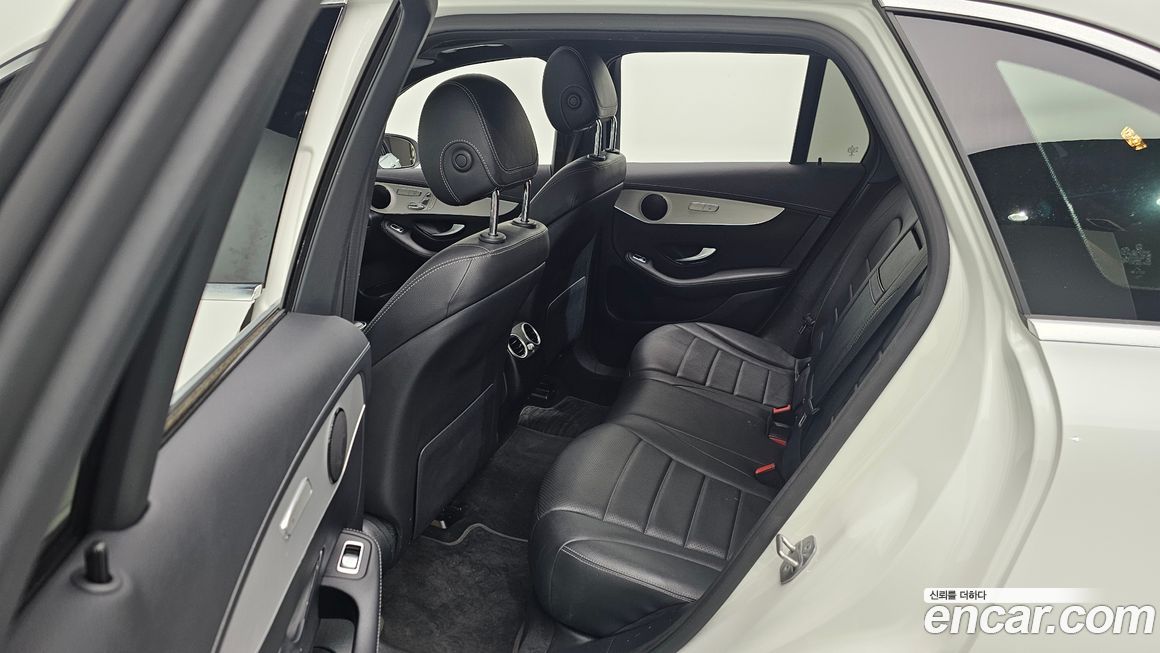 Mercedes-Benz GLC-Class 2021