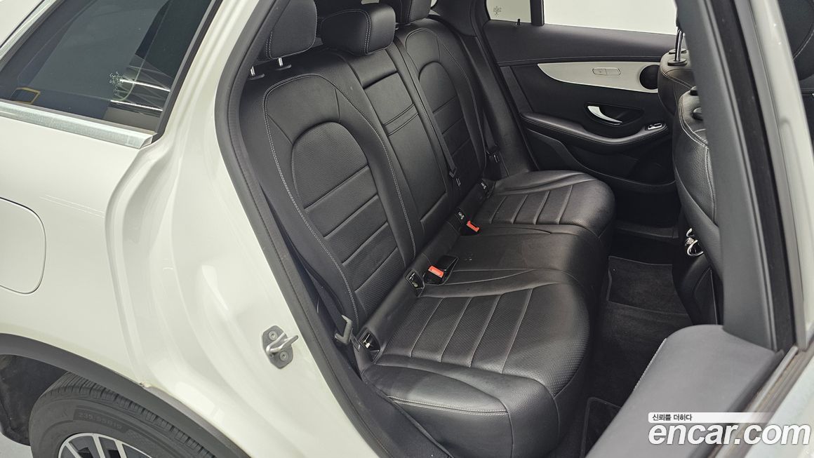 Mercedes-Benz GLC-Class 2021