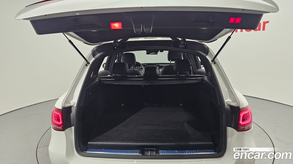 Mercedes-Benz GLC-Class 2021