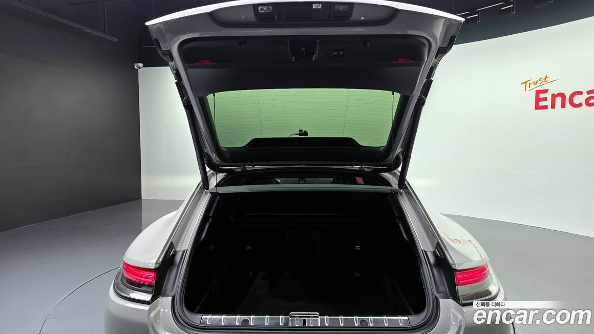 Porsche Panamera 2023