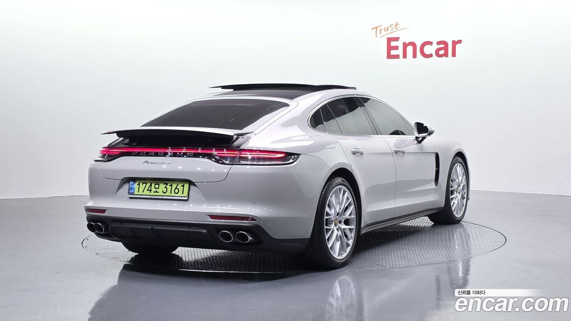 Porsche Panamera 2023