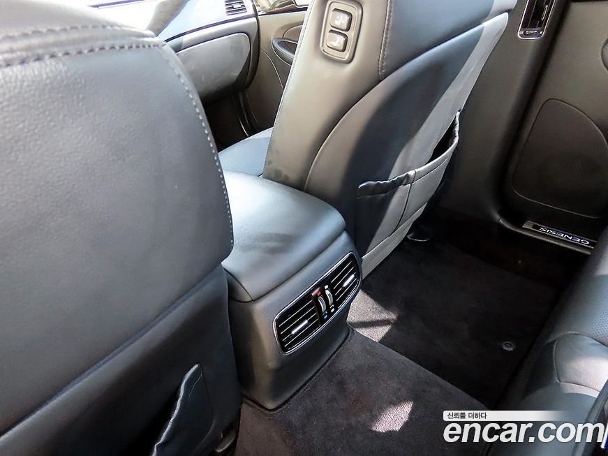 Hyundai Genesis 2012