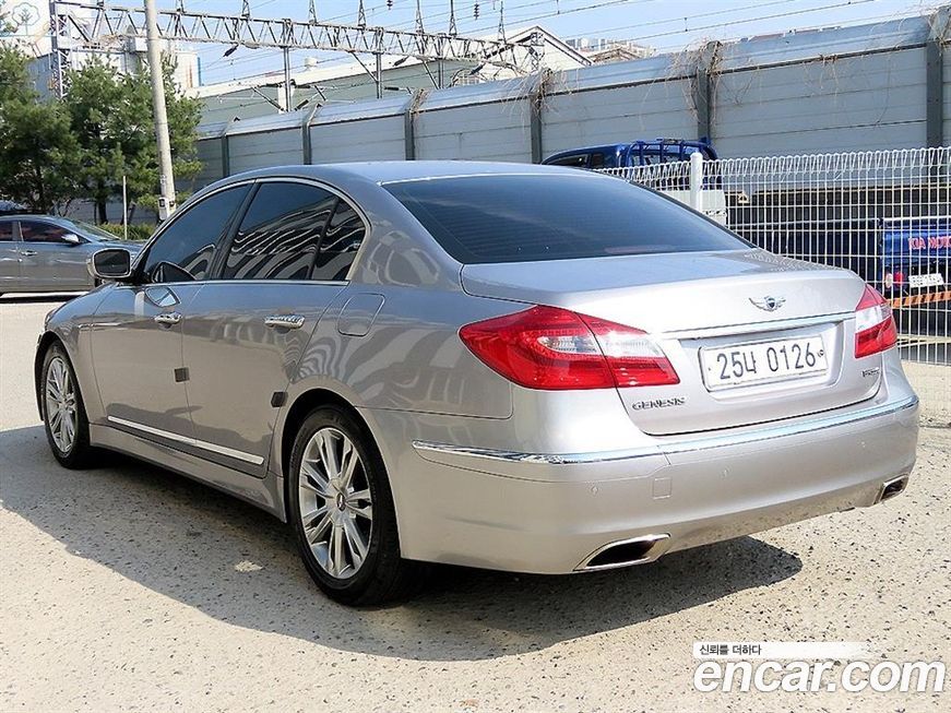 Hyundai Genesis 2012