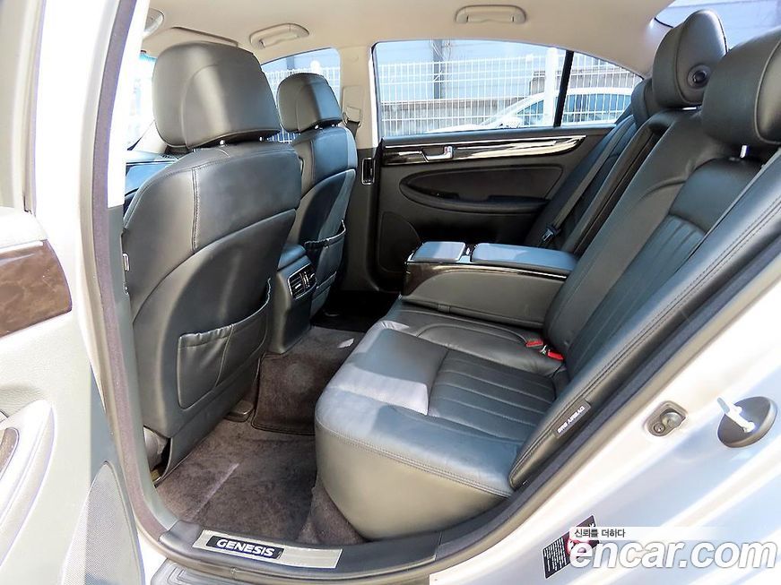 Hyundai Genesis 2012