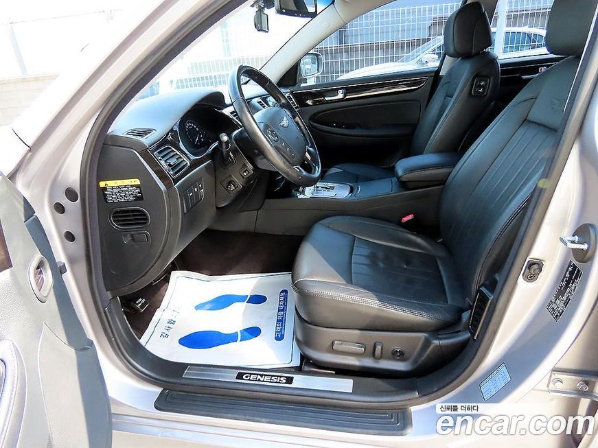 Hyundai Genesis 2012