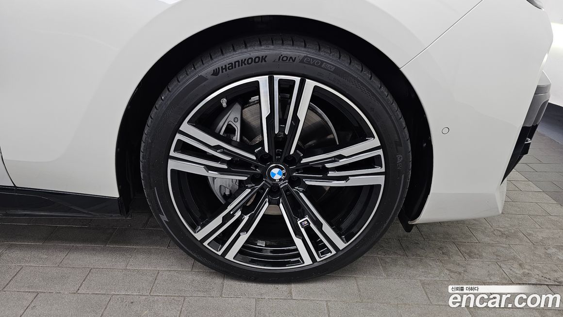 BMW i7 2023