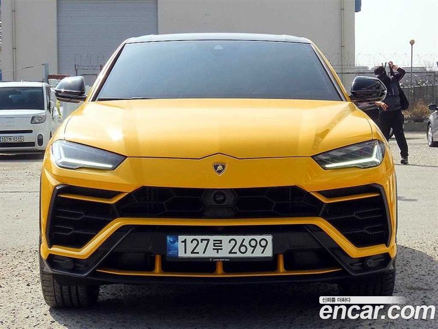 Lamborghini Urus 2021