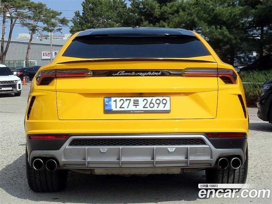 Lamborghini Urus 2021