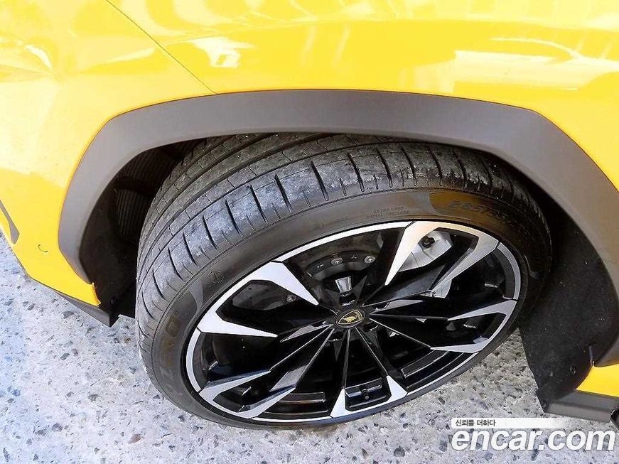 Lamborghini Urus 2021