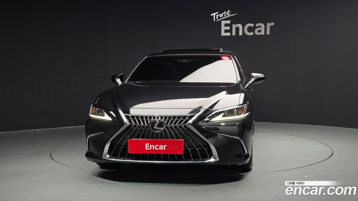 Lexus ES 2023