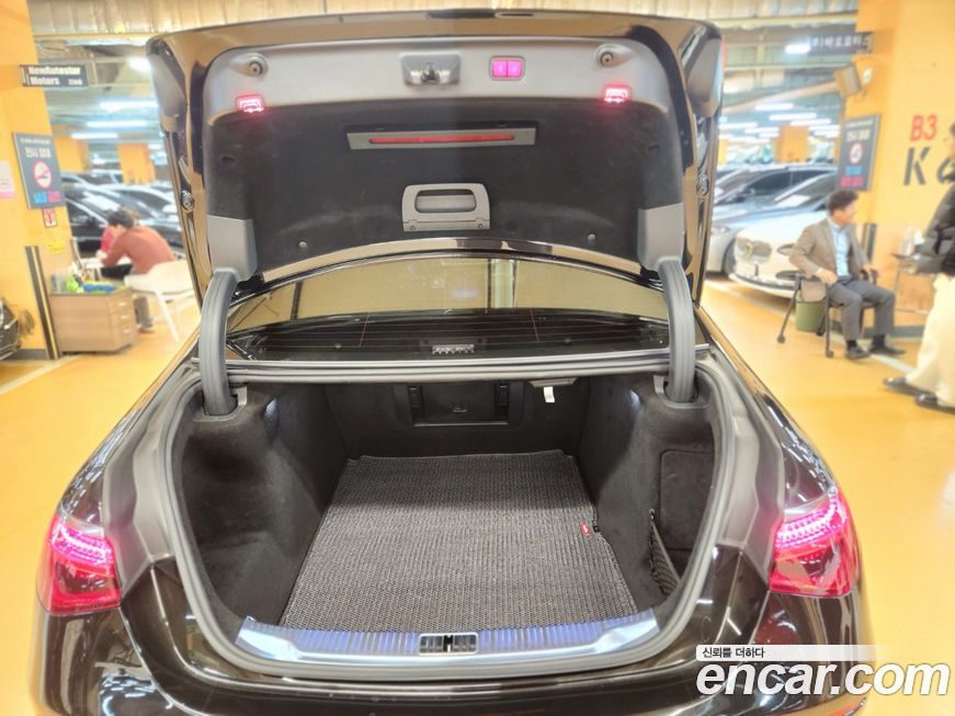 Mercedes-Benz S-Class 2021