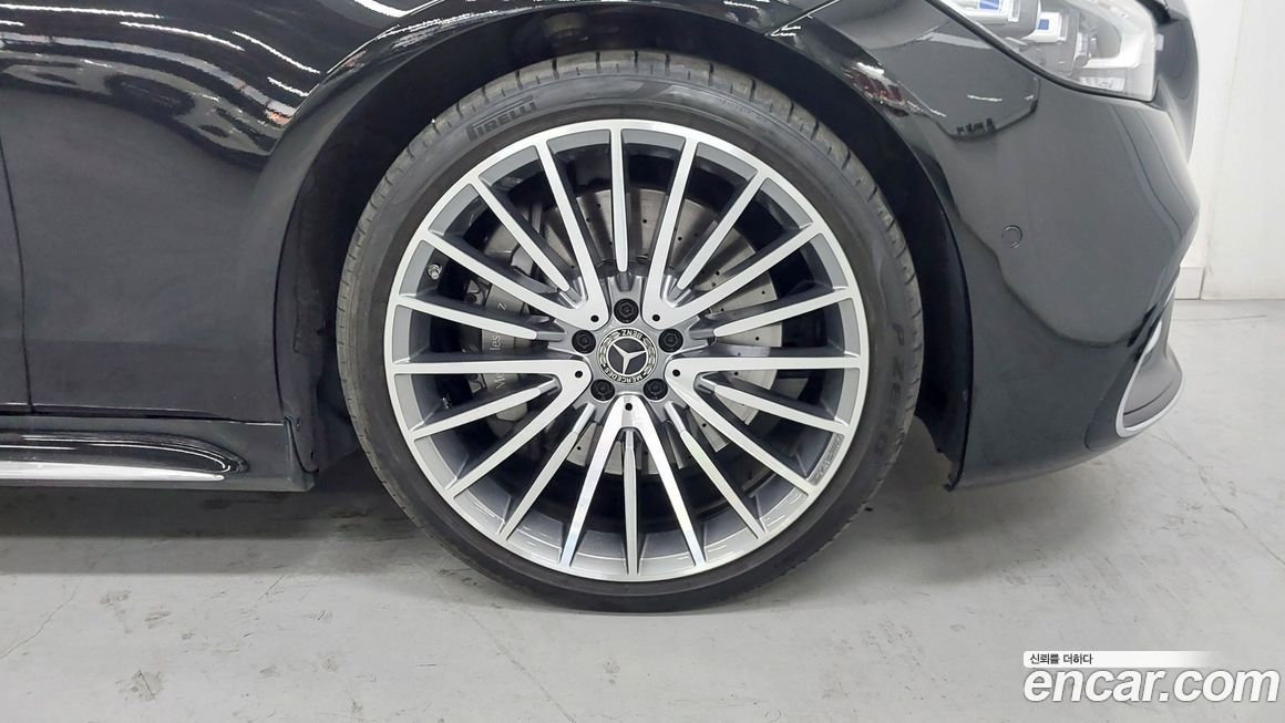 Mercedes-Benz S-Class 2024