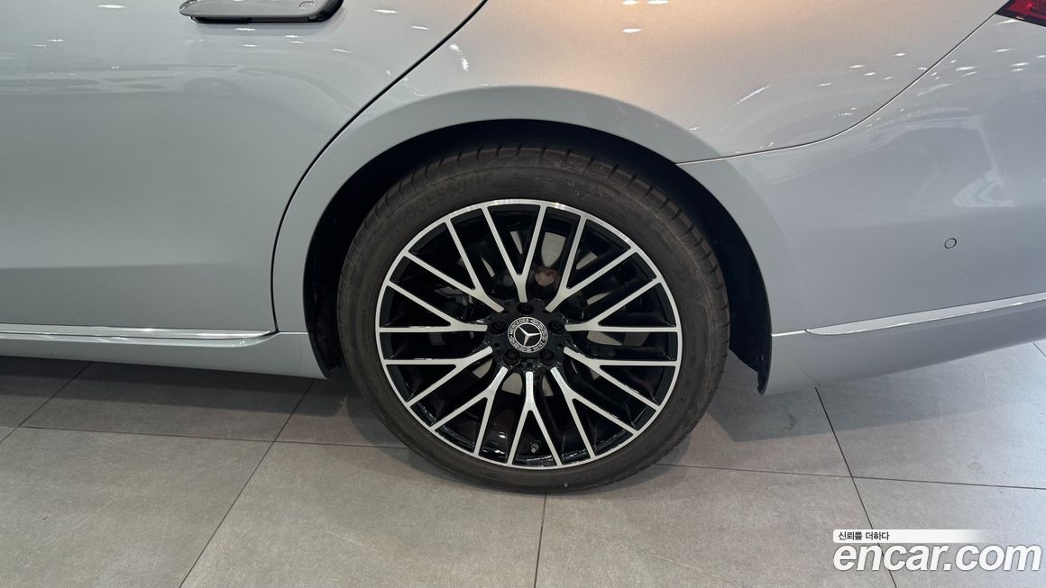 Mercedes-Benz S-Class 2025