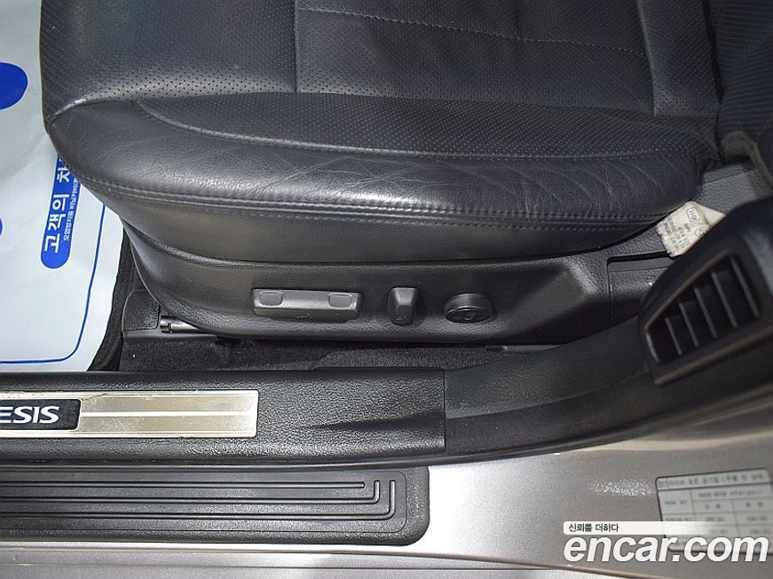 Hyundai Genesis 2012