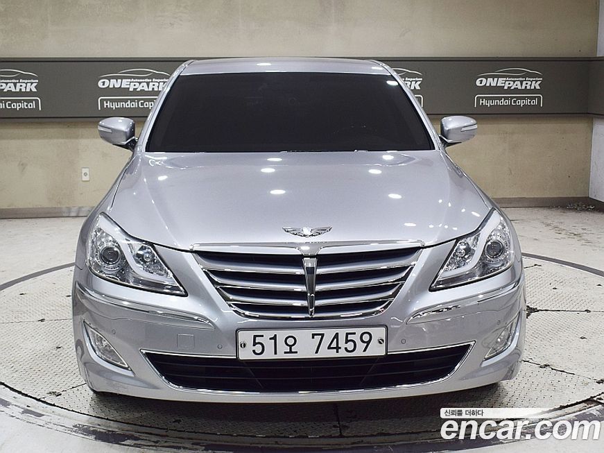 Hyundai Genesis 2012