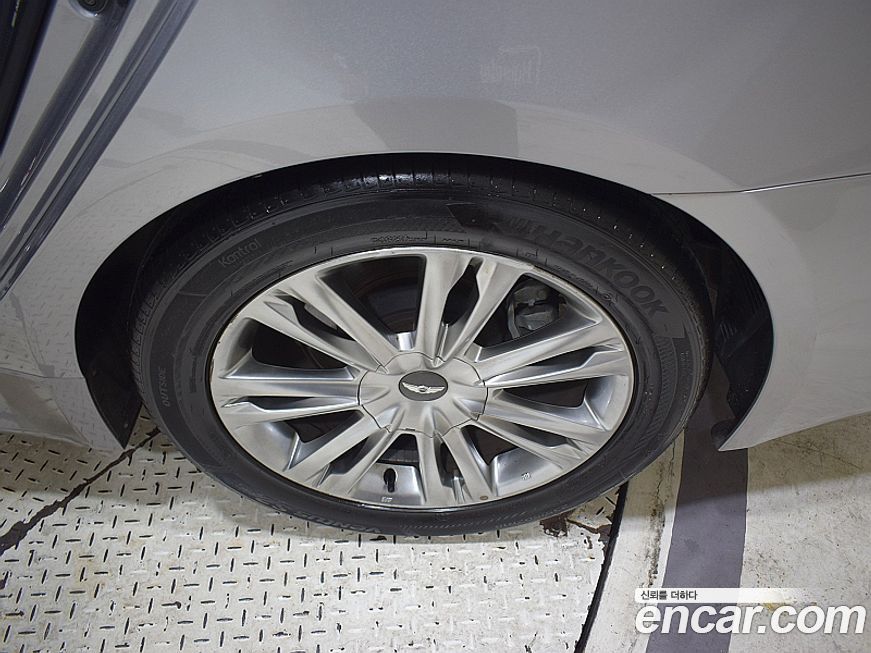 Hyundai Genesis 2012