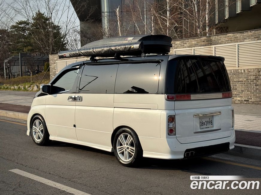 Nissan Elgrand 2004