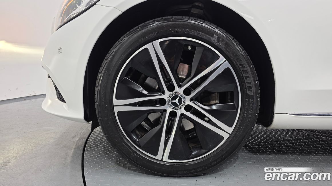 Mercedes-Benz C-Class 2020